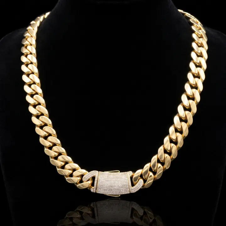 Cadena cubana con broche pavé
